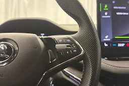 punainen Skoda Enyaq 2022 kuva 17.