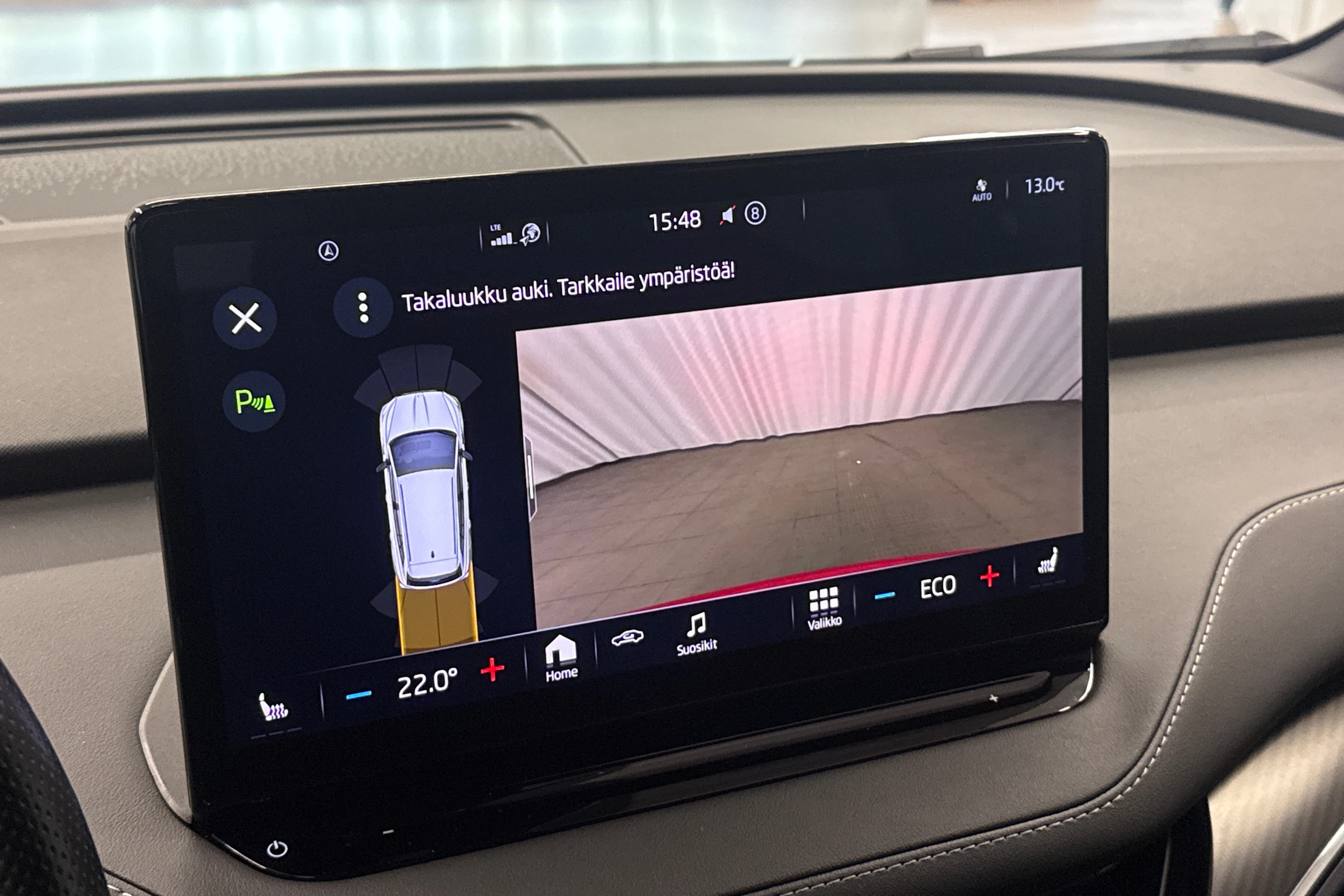 punainen Skoda Enyaq 2022 kuva 18.