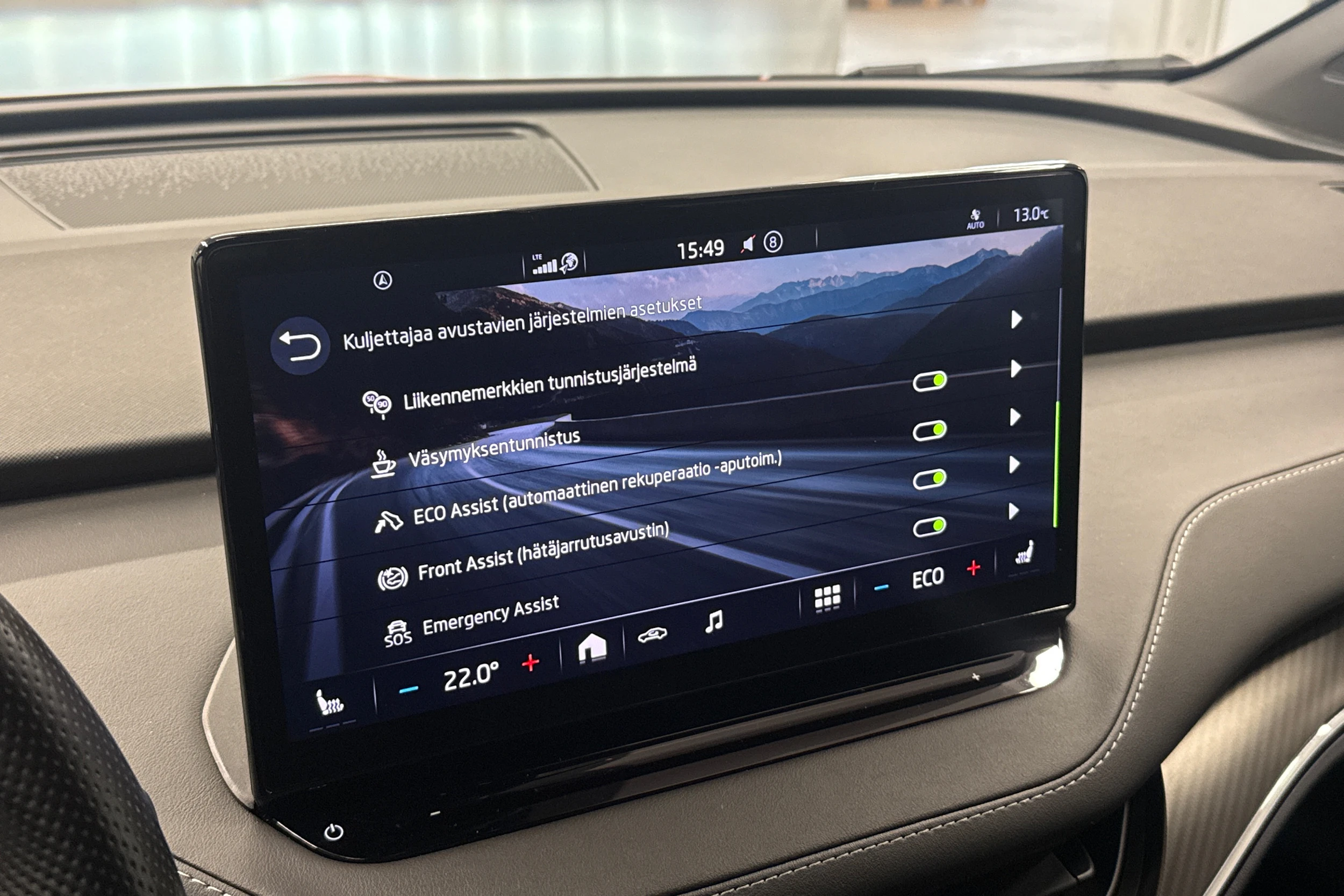 punainen Skoda Enyaq 2022 kuva 20.
