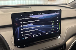 punainen Skoda Enyaq 2022 kuva 20.
