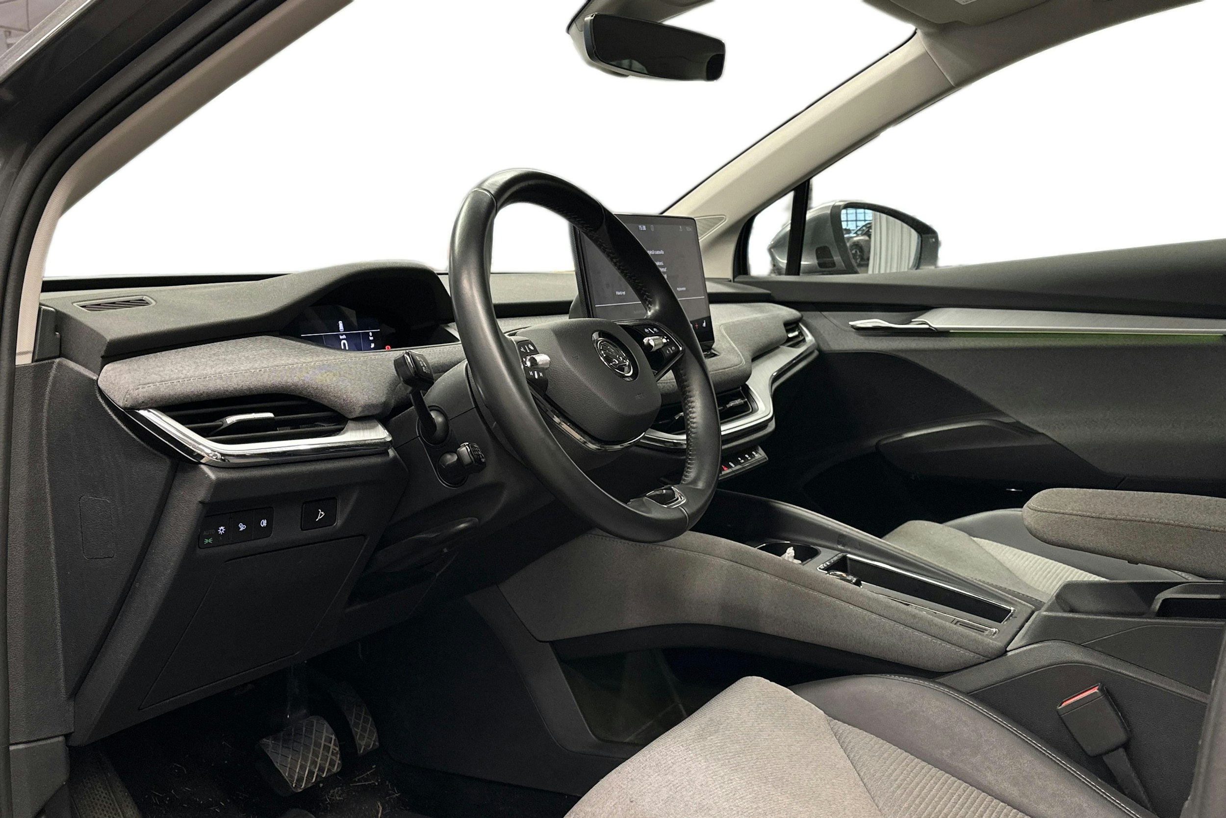harmaa Skoda Enyaq 2023 kuva 3.