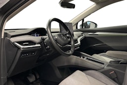 harmaa Skoda Enyaq 2023 kuva 3.