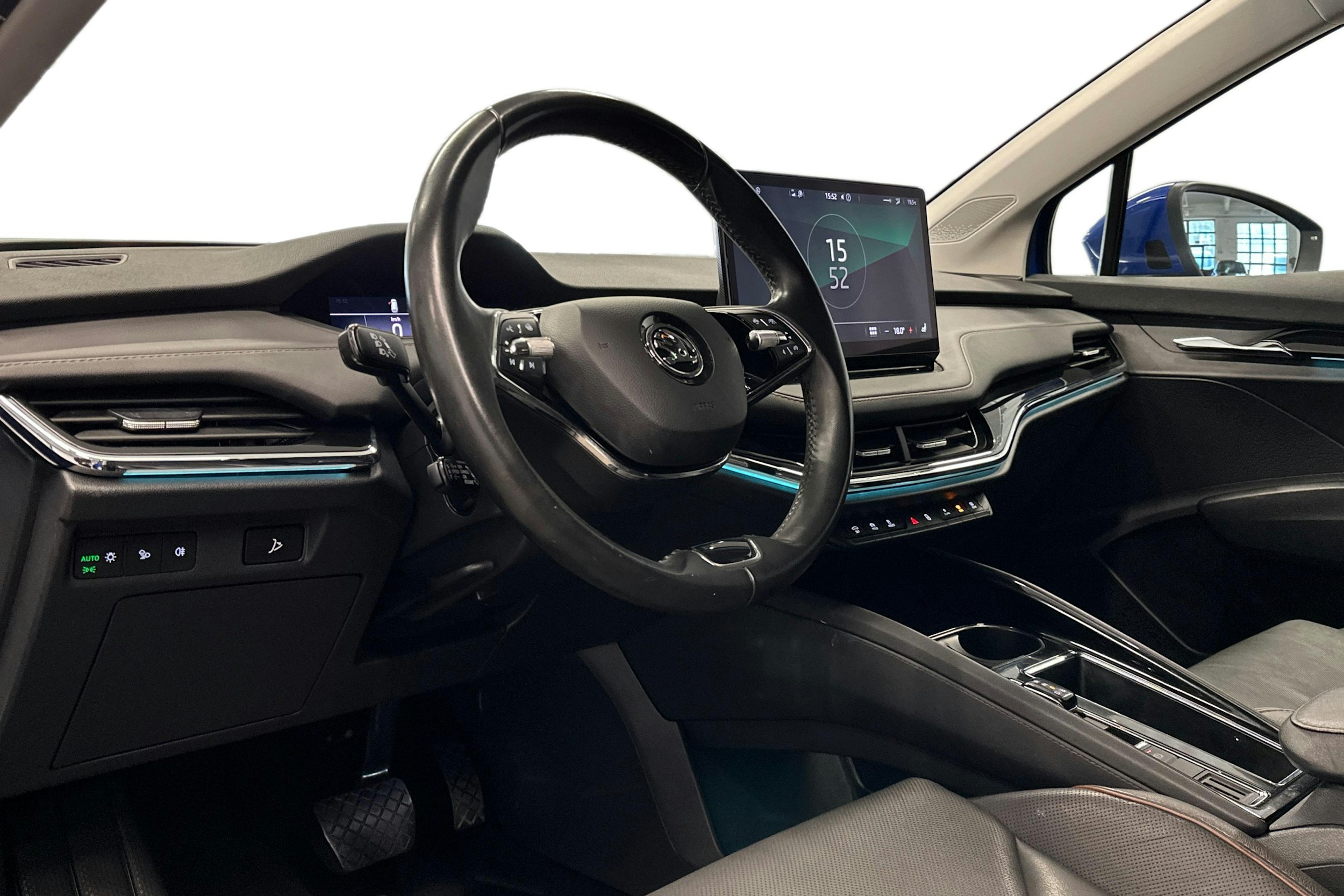 sininen Skoda Enyaq 2023 kuva 3.