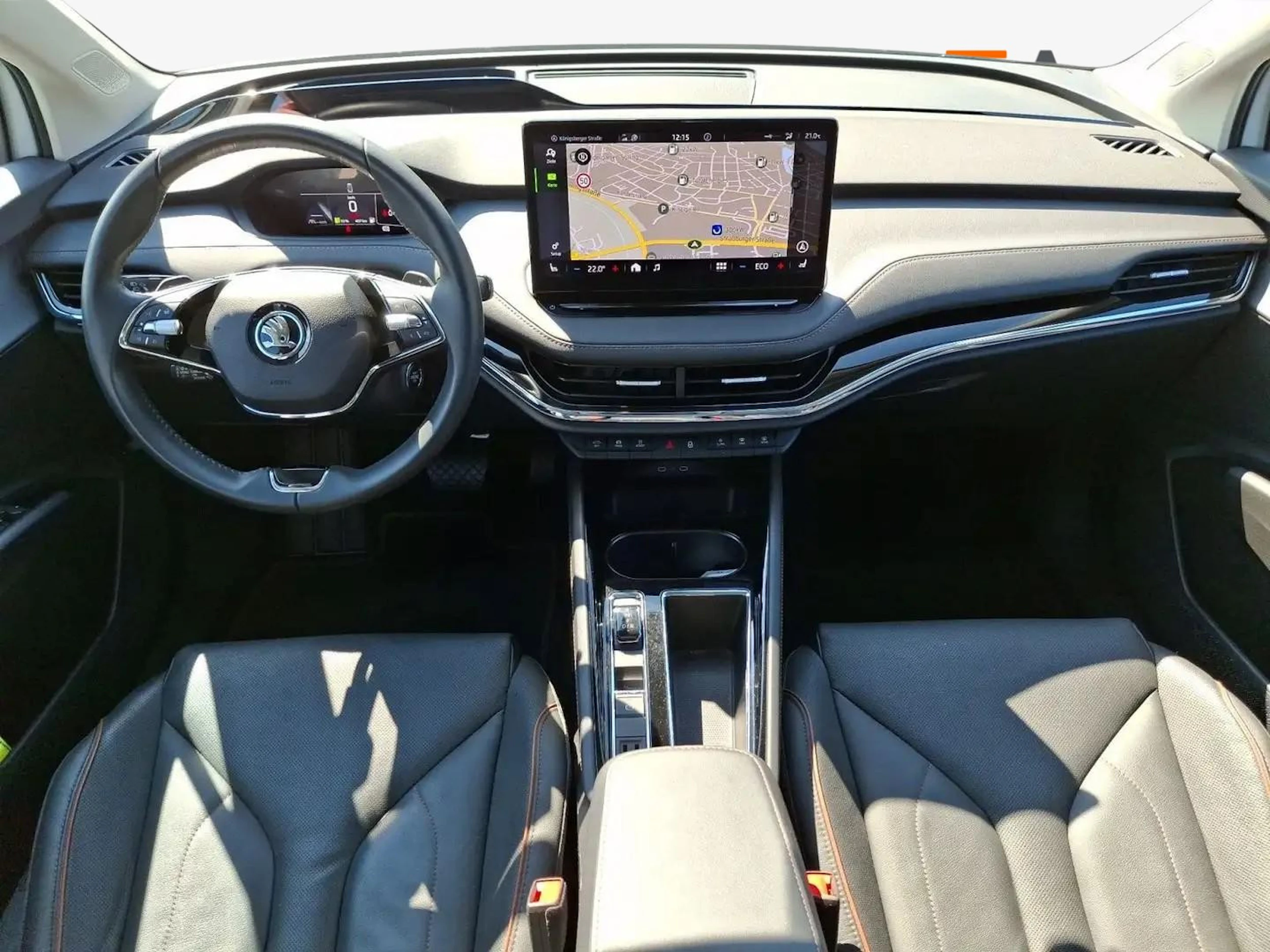 valkoinen Skoda Enyaq 2023 kuva 6.