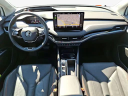 valkoinen Skoda Enyaq 2023 kuva 6.