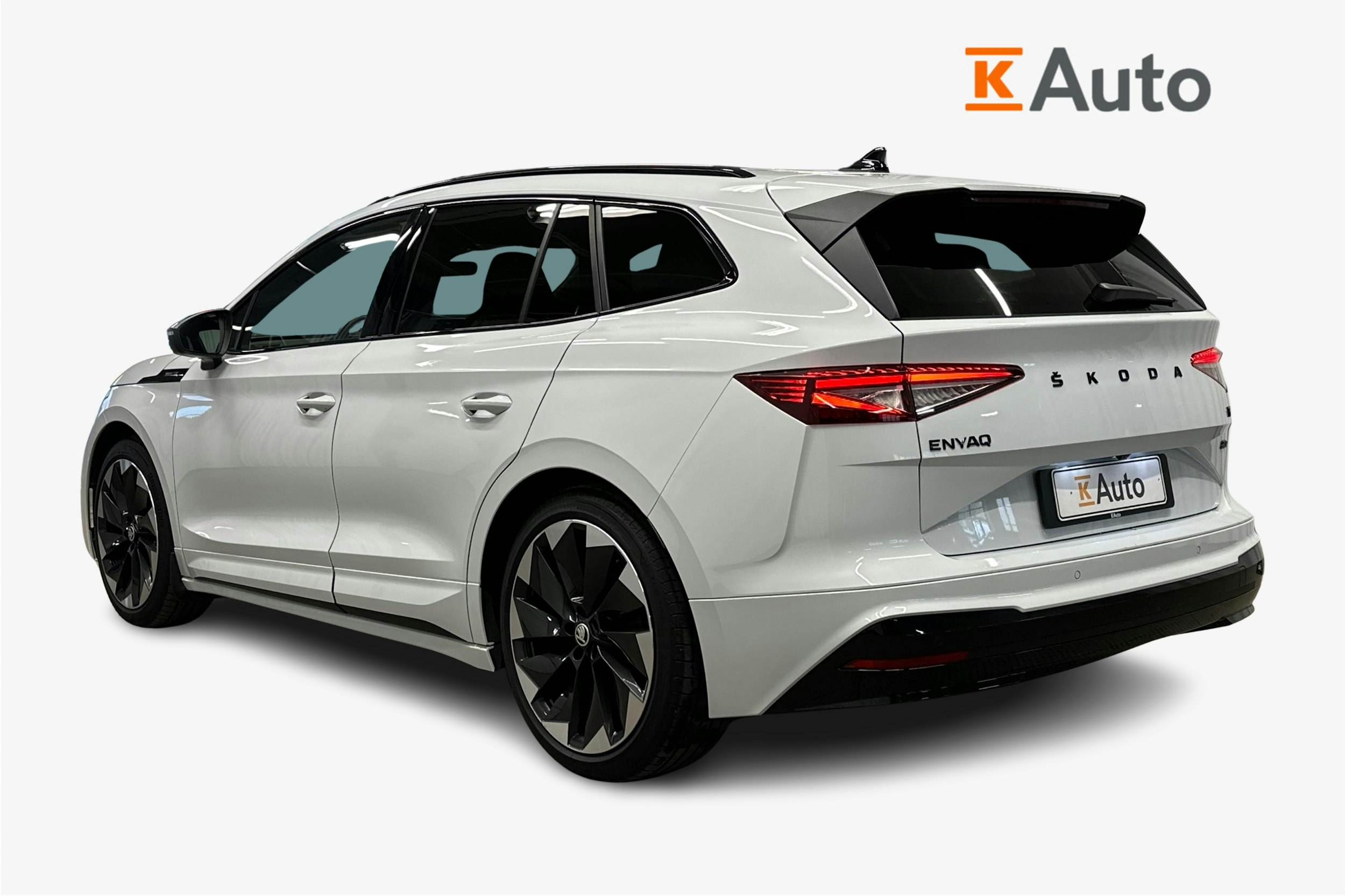 valkoinen Skoda Enyaq 2023 kuva 2.