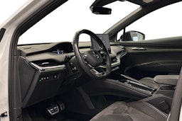 valkoinen Skoda Enyaq 2023 kuva 3.