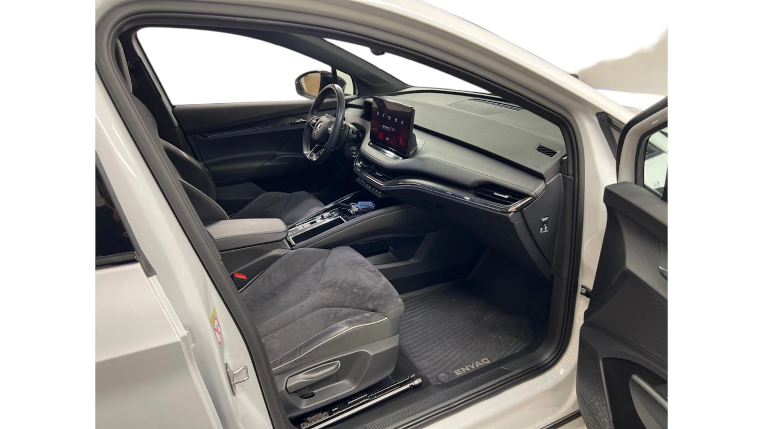 met. valkoinen Skoda Enyaq 2023 kuva 5.