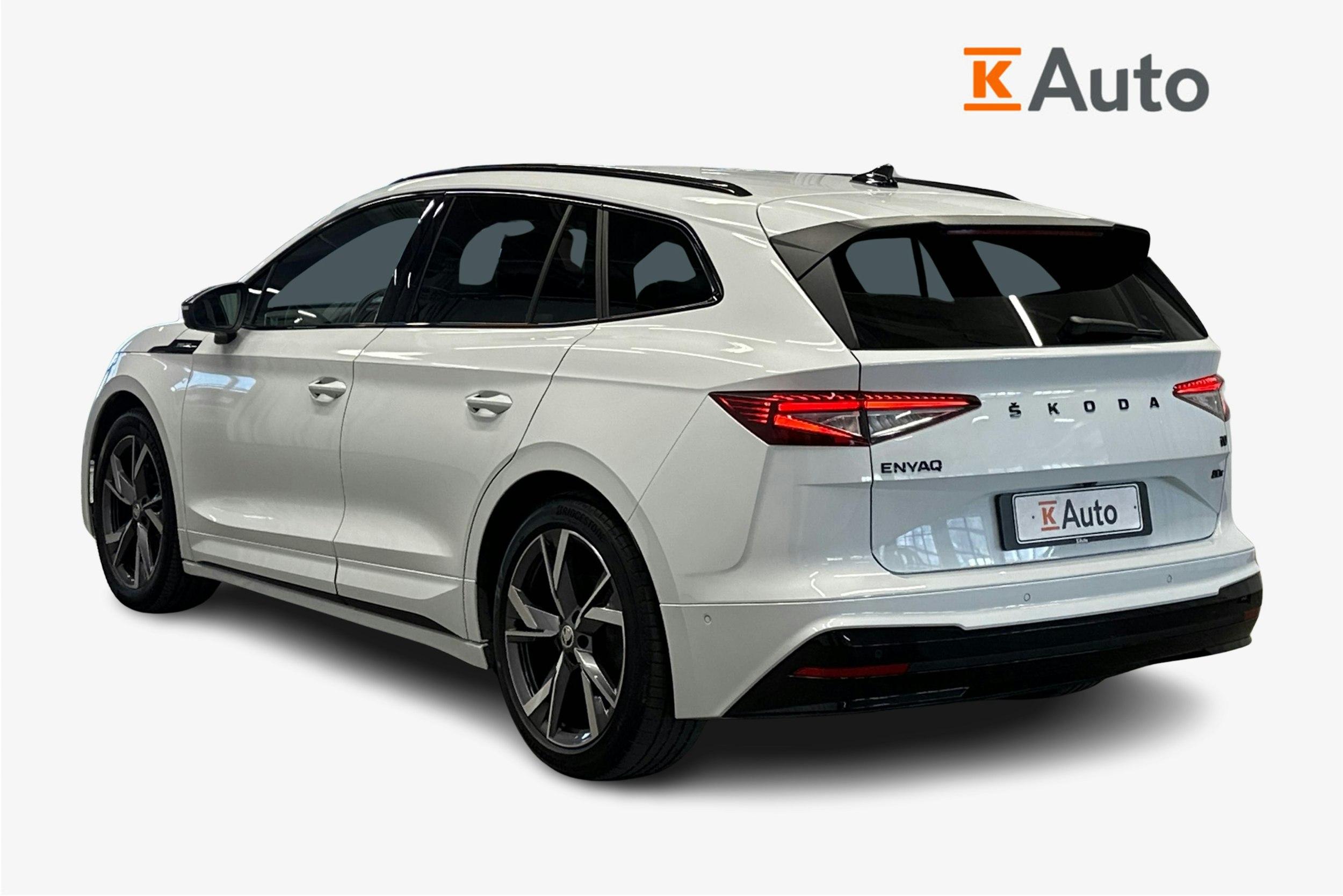 valkoinen Skoda Enyaq 2023 kuva 2.