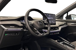 valkoinen Skoda Enyaq 2023 kuva 3.