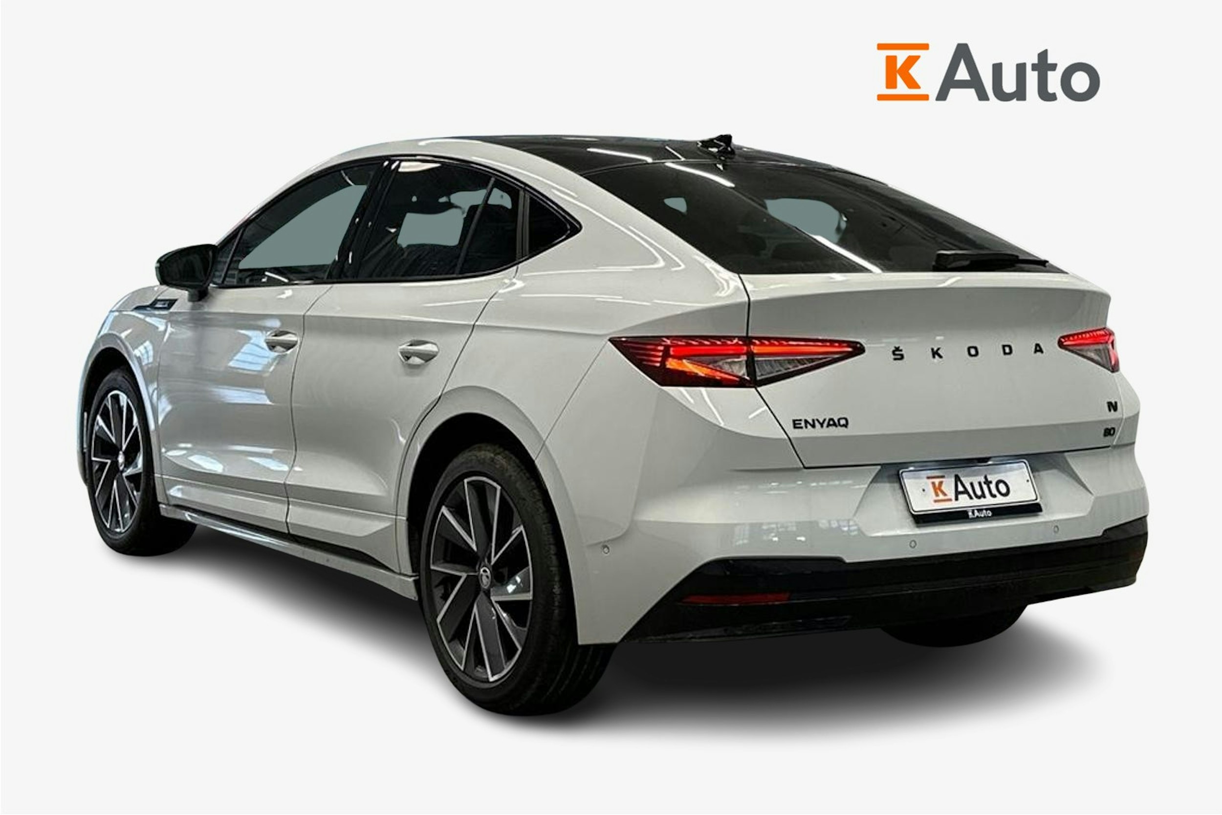 valkoinen Skoda Enyaq 2023 kuva 2.