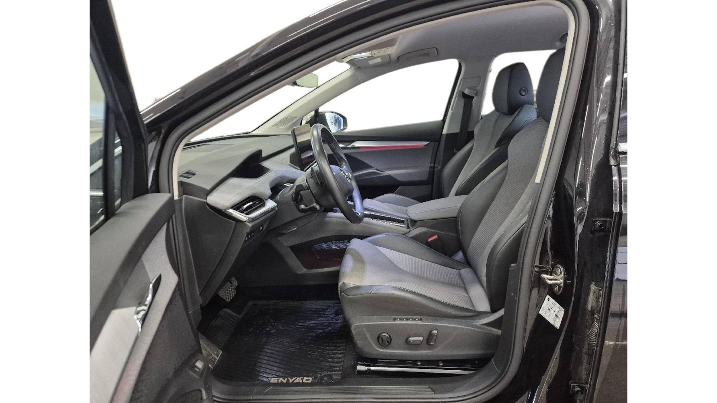 met. musta Skoda Enyaq 2023 kuva 3.