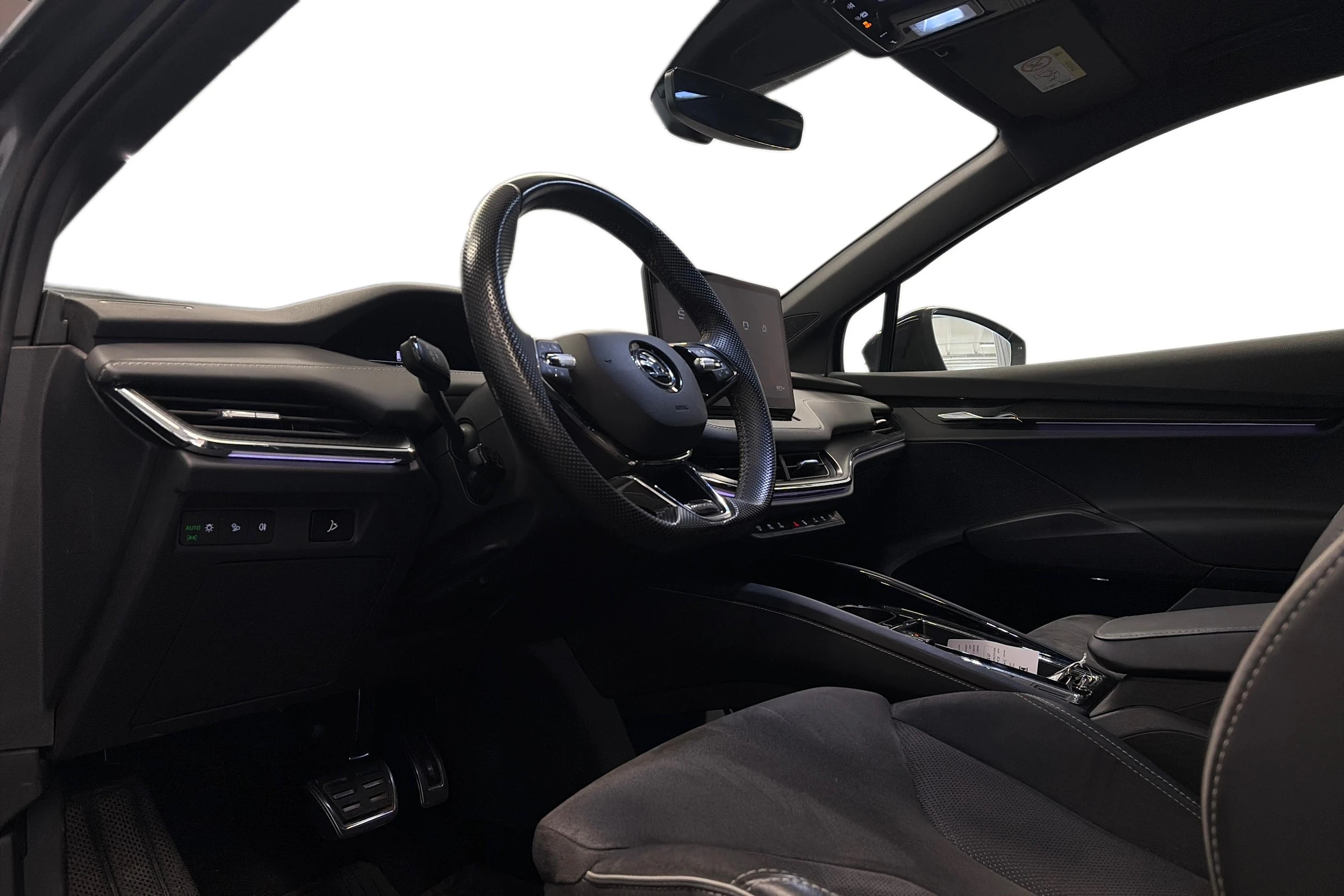 harmaa Skoda Enyaq 2023 kuva 3.