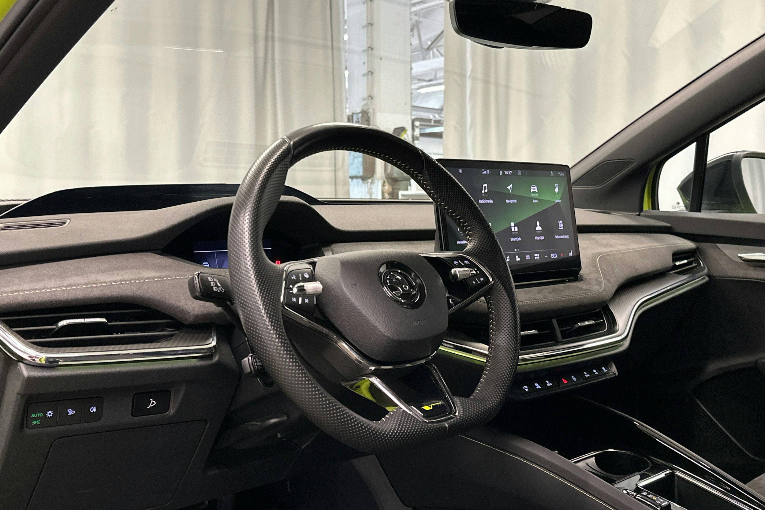 vihreä Skoda Enyaq 2023 kuva 3.