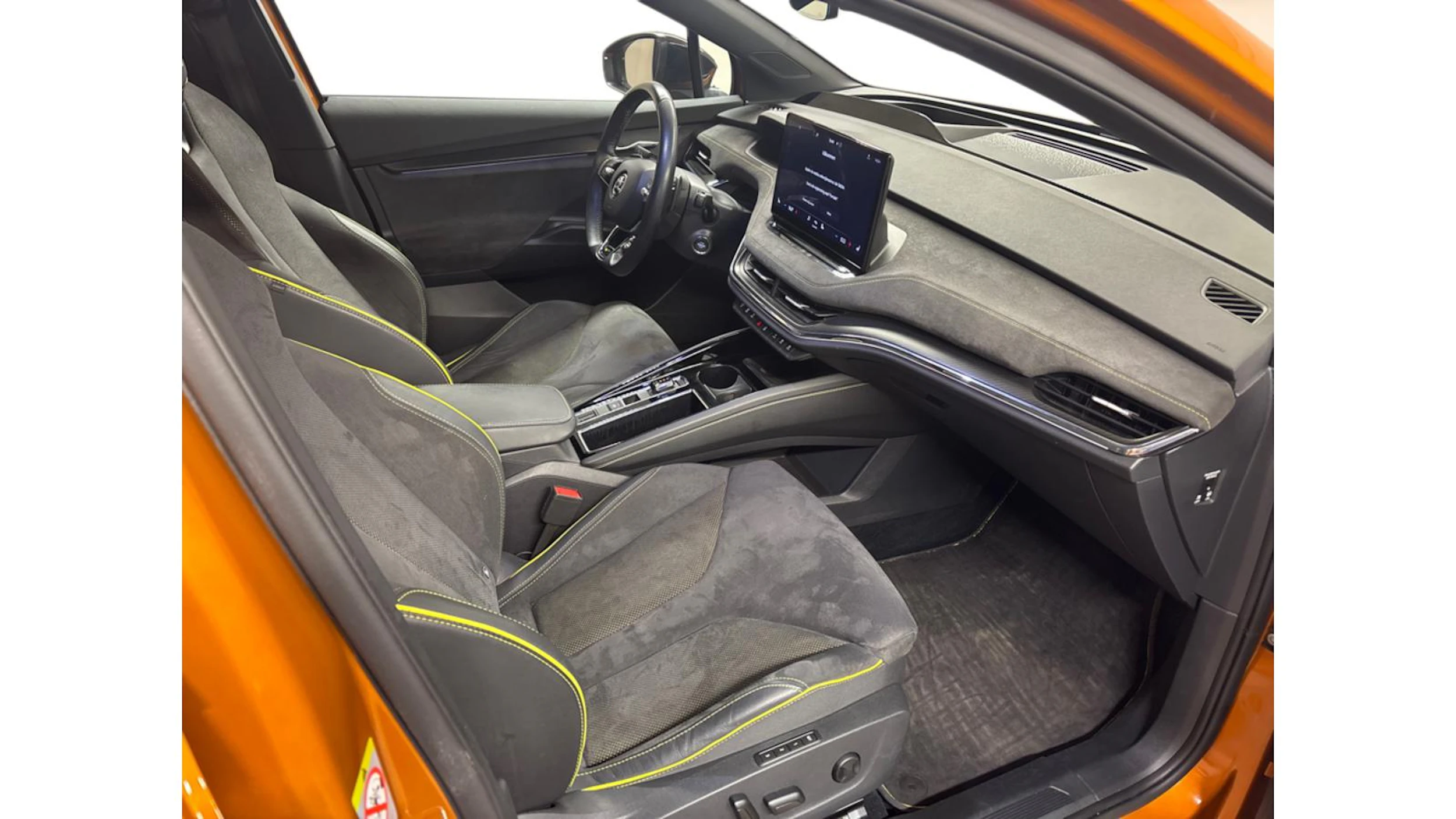 met. oranssi Skoda Enyaq 2023 kuva 6.