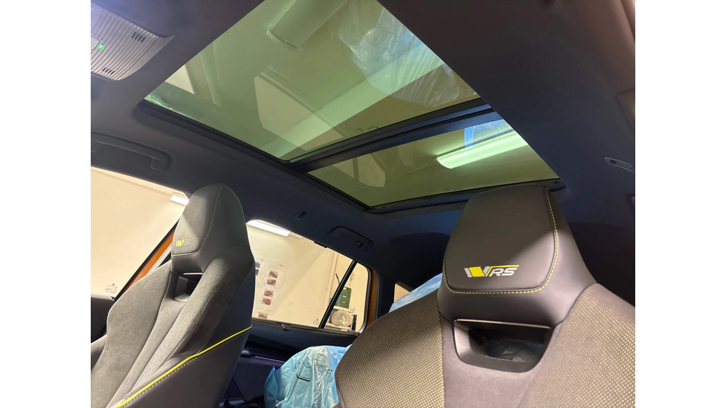 met. oranssi Skoda Enyaq 2023 kuva 10.