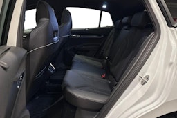 Valkoinen Skoda Enyaq 2023 kuva 10.