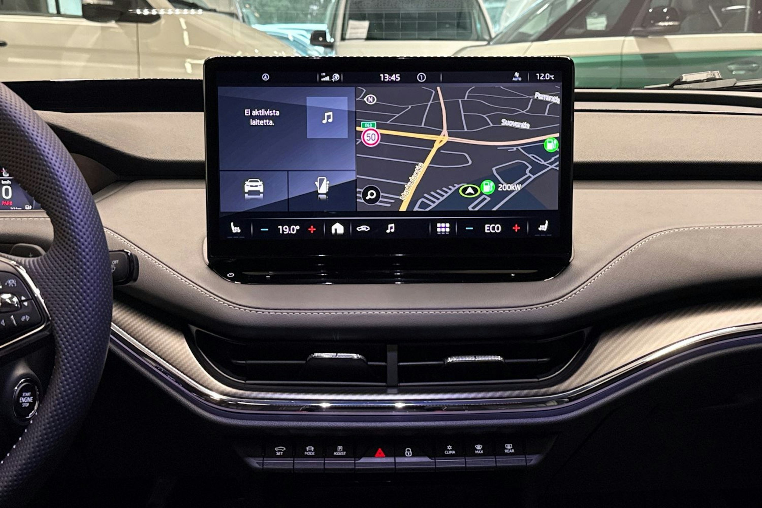 Valkoinen Skoda Enyaq 2023 kuva 15.