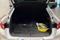 Valkoinen Skoda Enyaq 2023 kuva 21.