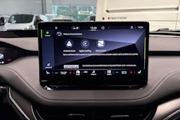 Valkoinen Skoda Enyaq 2023 kuva 26.