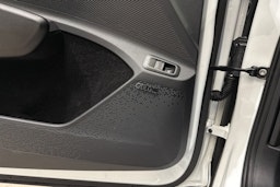 Valkoinen Skoda Enyaq 2023 kuva 31.