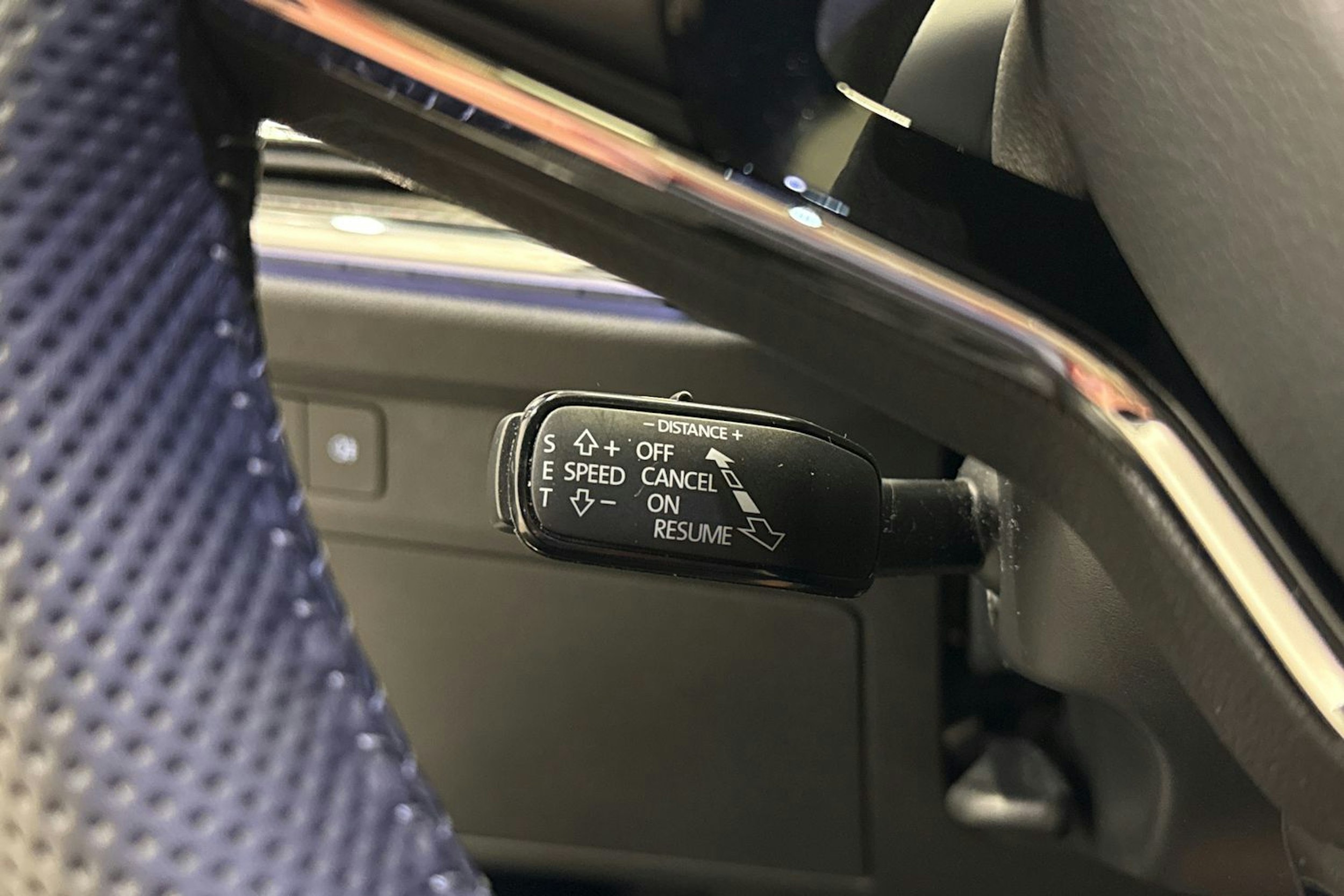 Valkoinen Skoda Enyaq 2023 kuva 34.