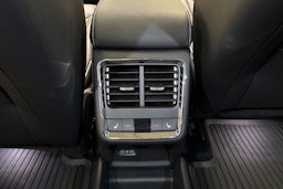 Valkoinen Skoda Enyaq 2023 kuva 35.