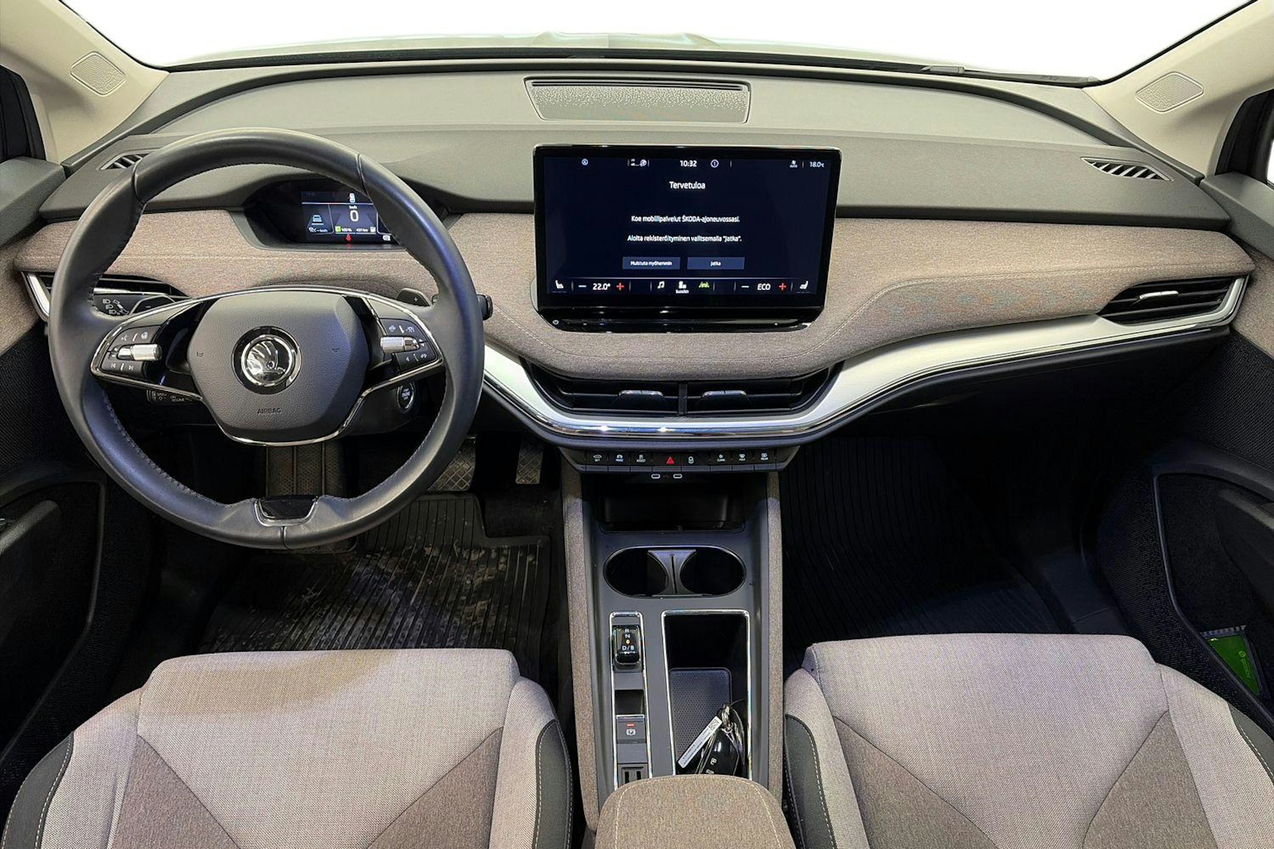 musta Skoda Enyaq 2023 kuva 9.