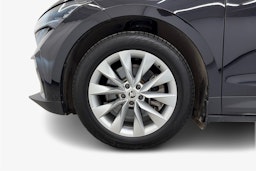 musta Skoda Enyaq 2023 kuva 11.