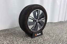 musta Skoda Enyaq 2023 kuva 13.