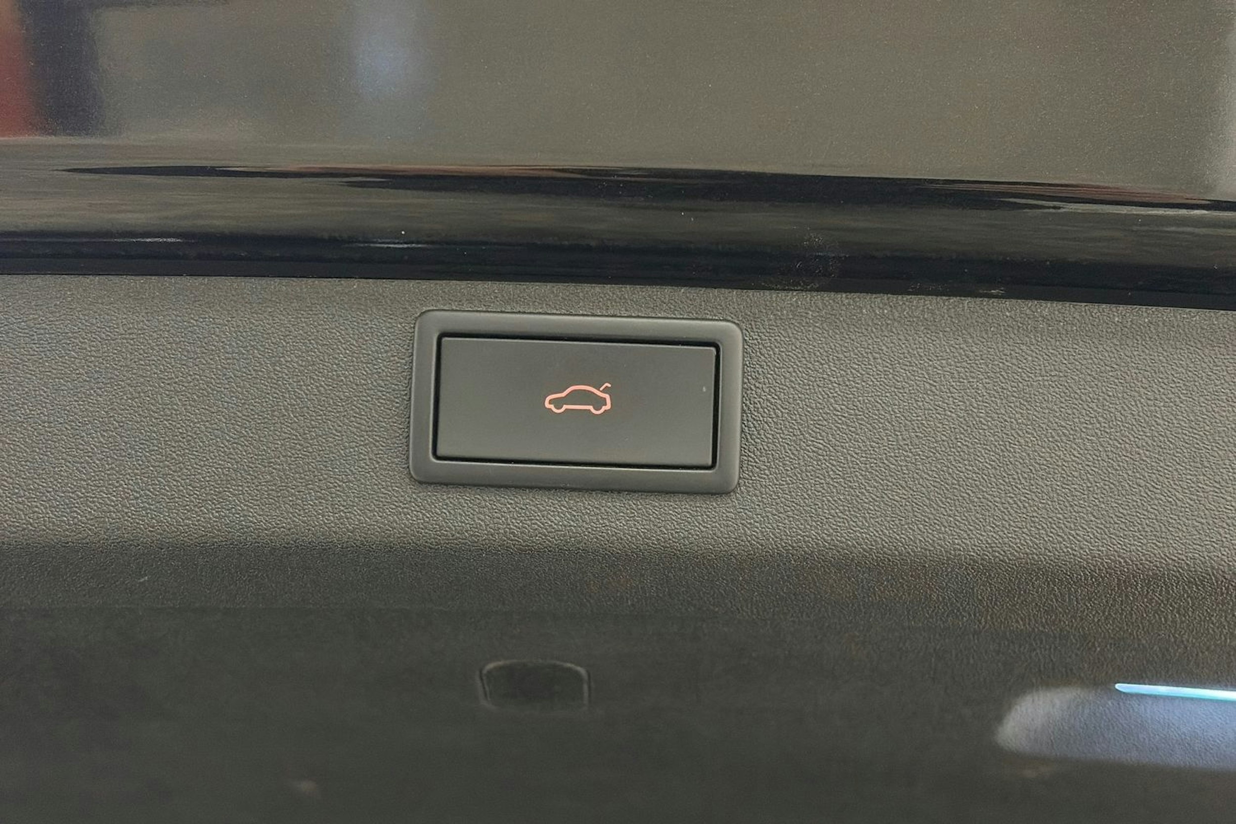 musta Skoda Enyaq 2023 kuva 15.