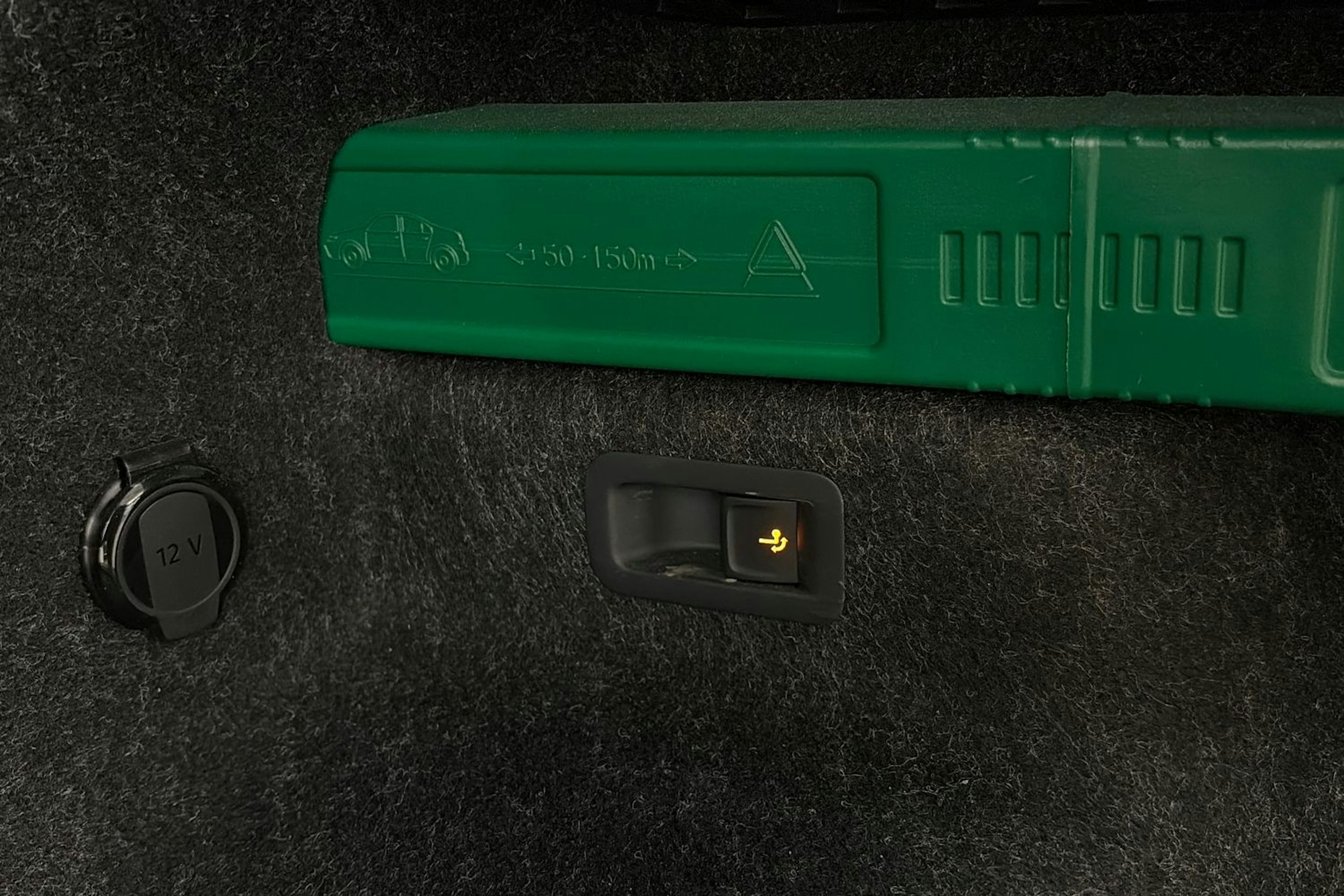 musta Skoda Enyaq 2023 kuva 16.