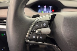 musta Skoda Enyaq 2023 kuva 20.