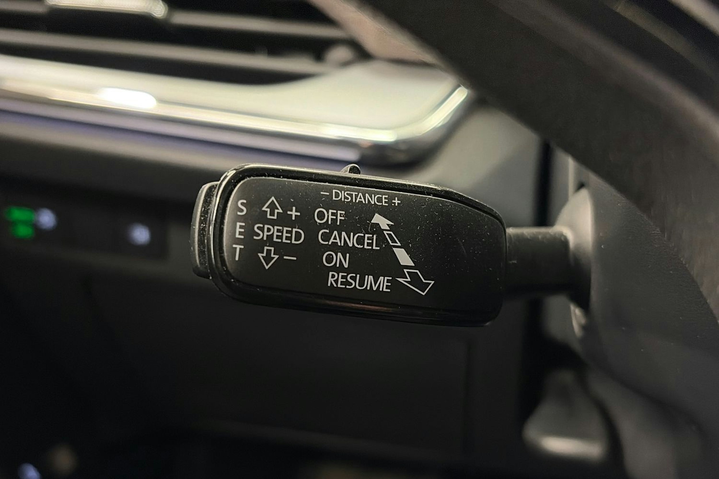 musta Skoda Enyaq 2023 kuva 22.