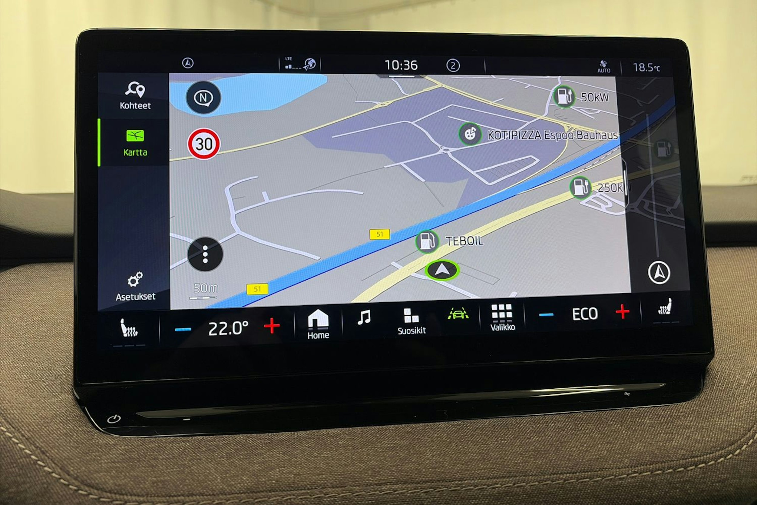 musta Skoda Enyaq 2023 kuva 23.