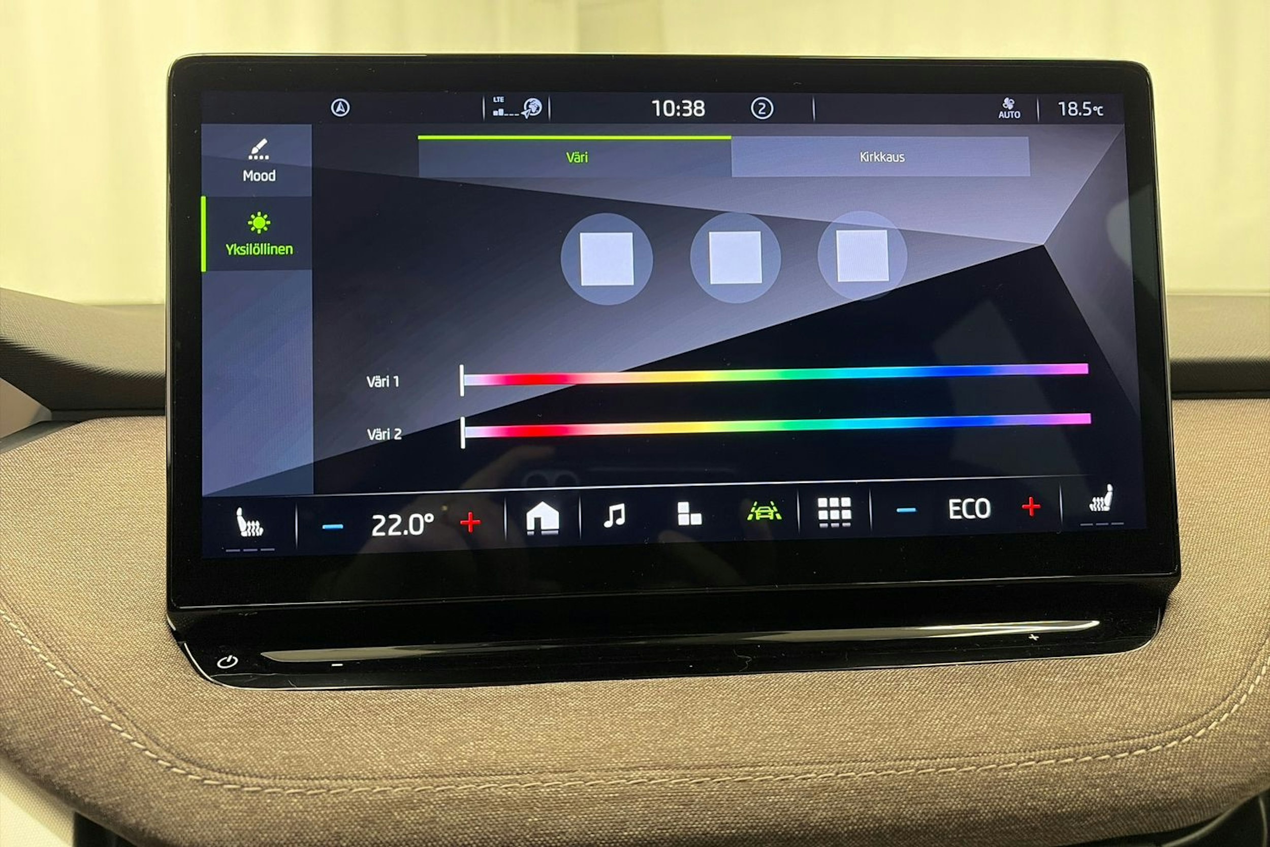 musta Skoda Enyaq 2023 kuva 29.