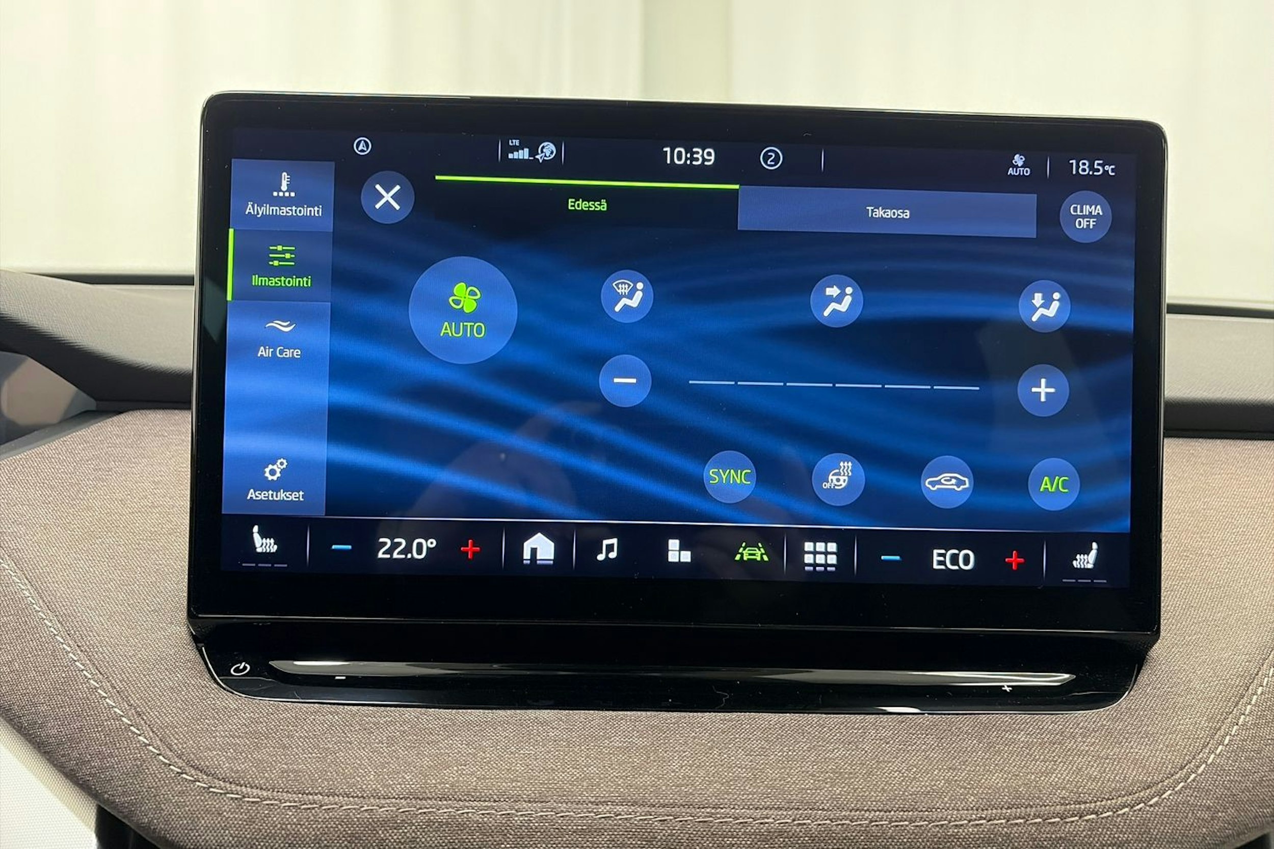 musta Skoda Enyaq 2023 kuva 30.