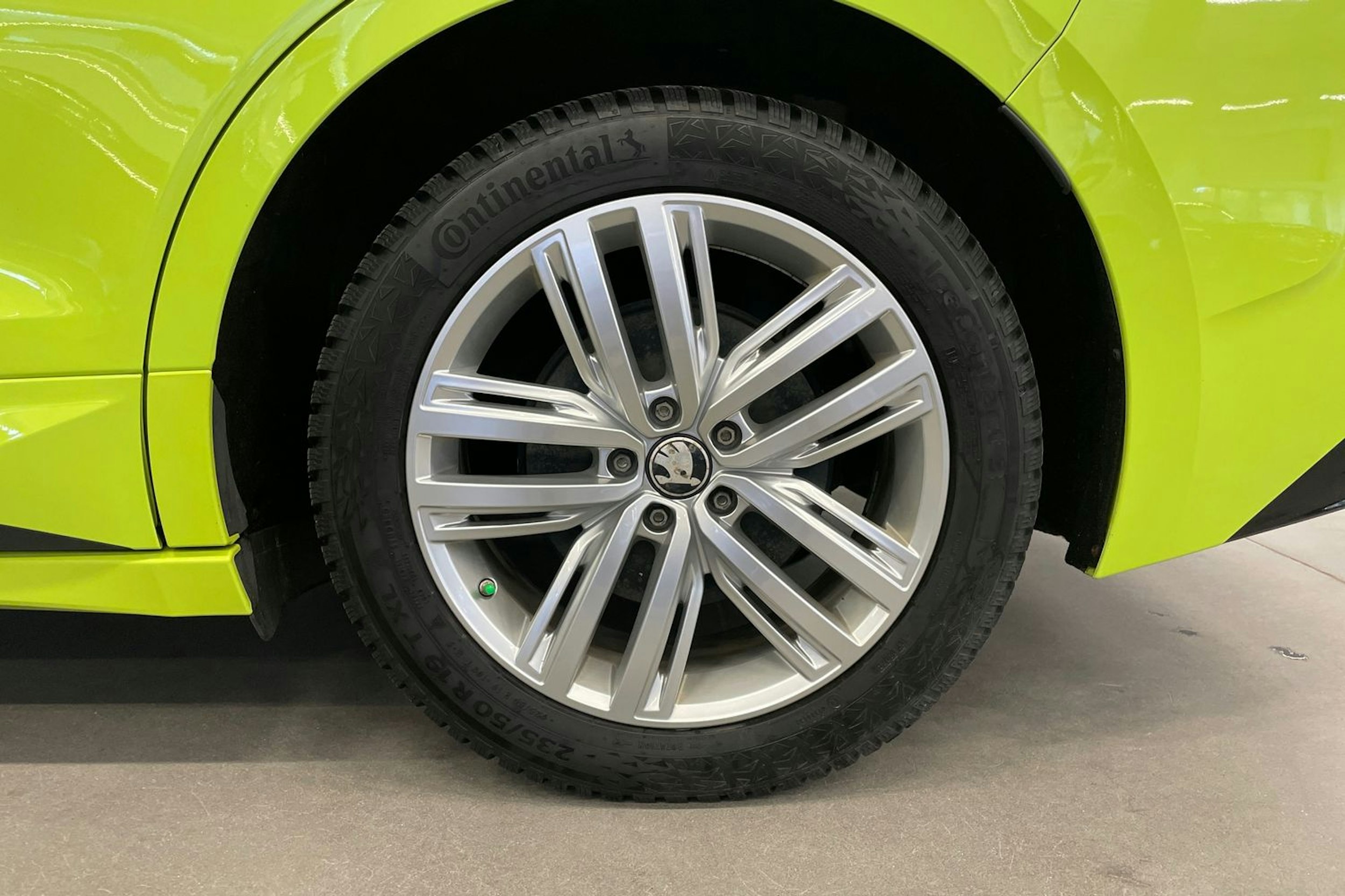 vihreä Skoda Enyaq 2023 kuva 11.