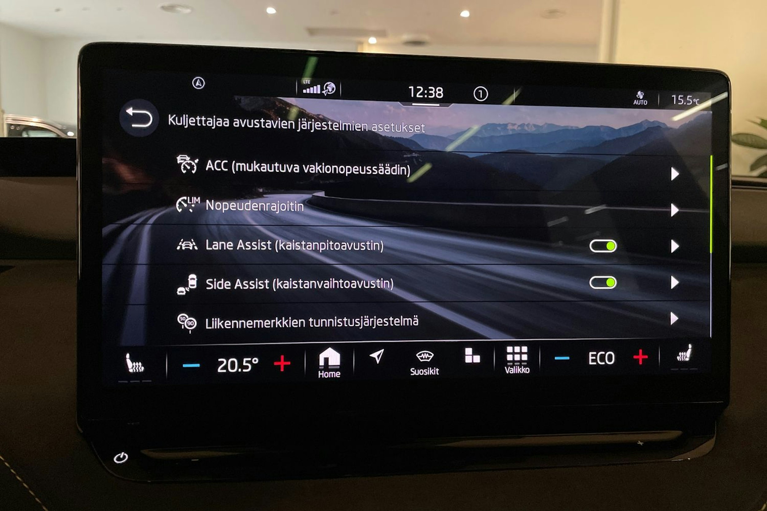 vihreä Skoda Enyaq 2023 kuva 17.