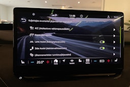vihreä Skoda Enyaq 2023 kuva 17.