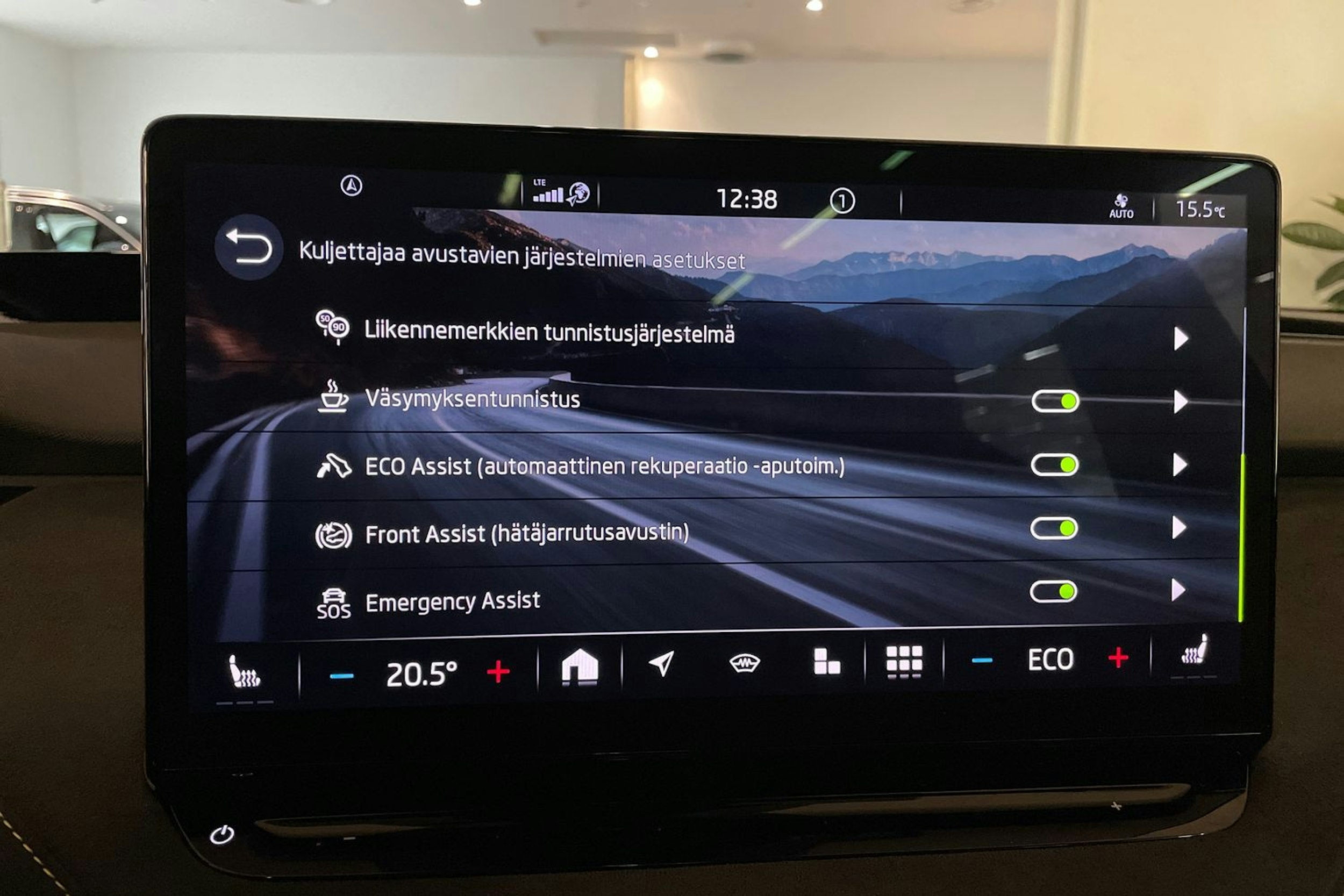 vihreä Skoda Enyaq 2023 kuva 18.