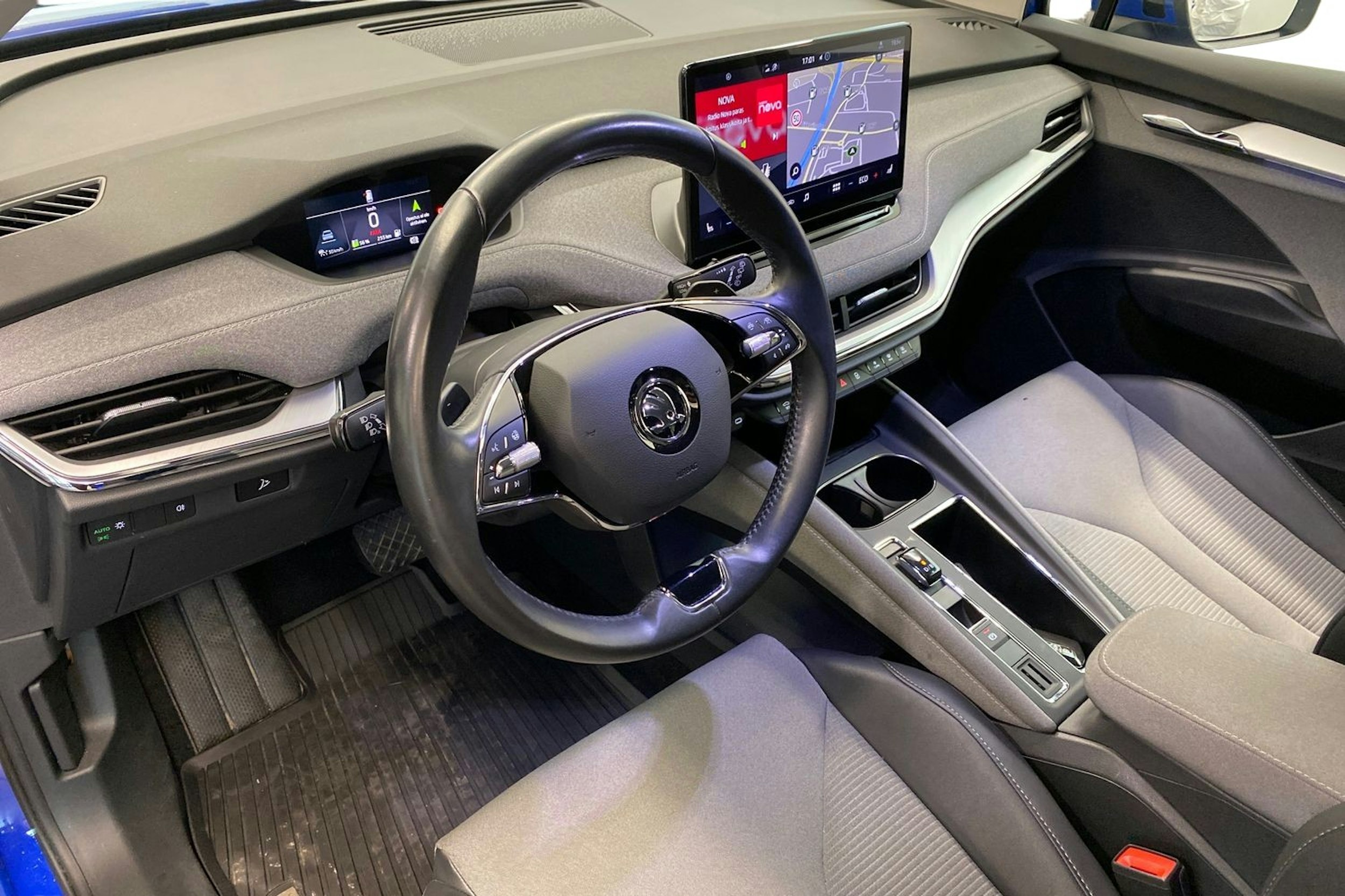 sininen Skoda Enyaq 2023 kuva 6.