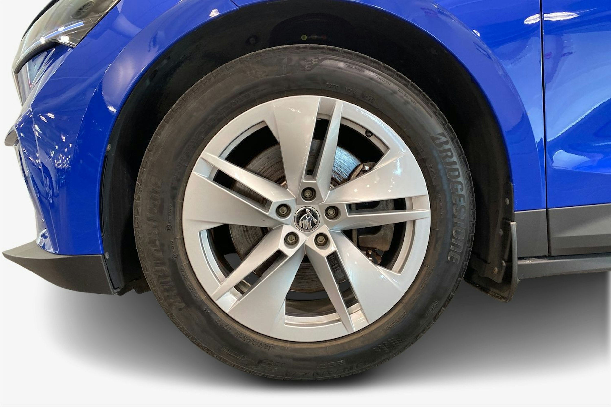 sininen Skoda Enyaq 2023 kuva 9.
