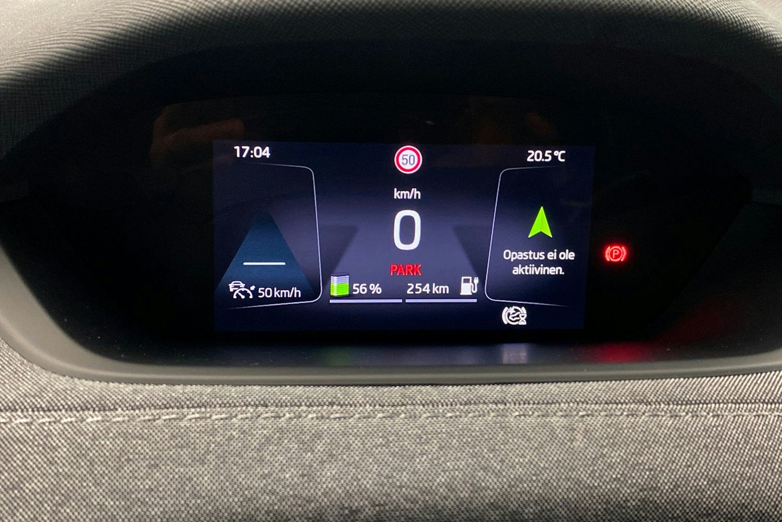 sininen Skoda Enyaq 2023 kuva 13.