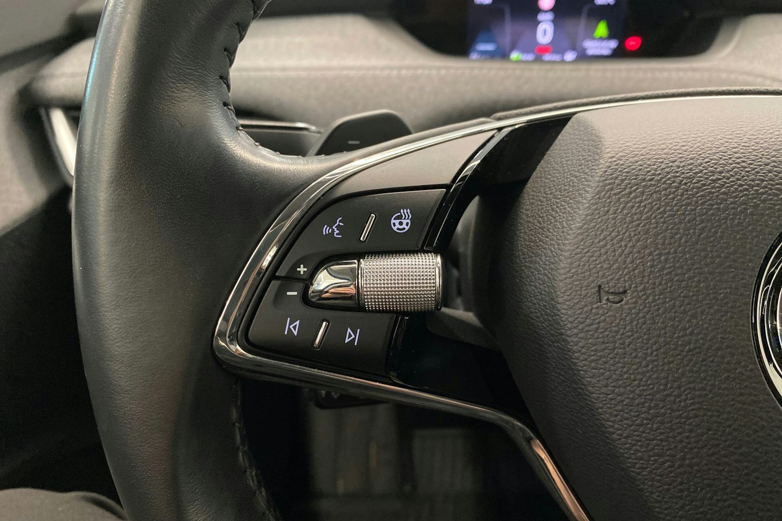 sininen Skoda Enyaq 2023 kuva 14.