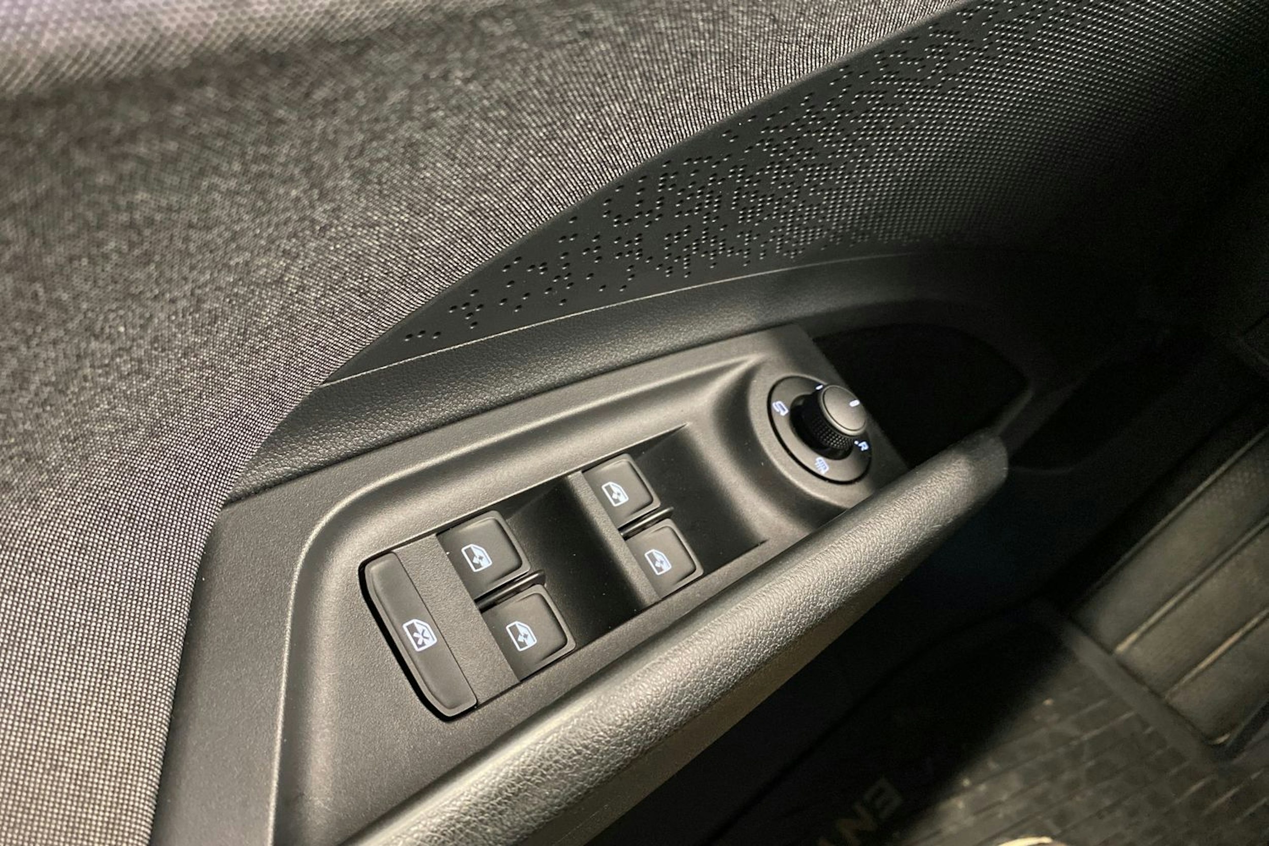 sininen Skoda Enyaq 2023 kuva 17.