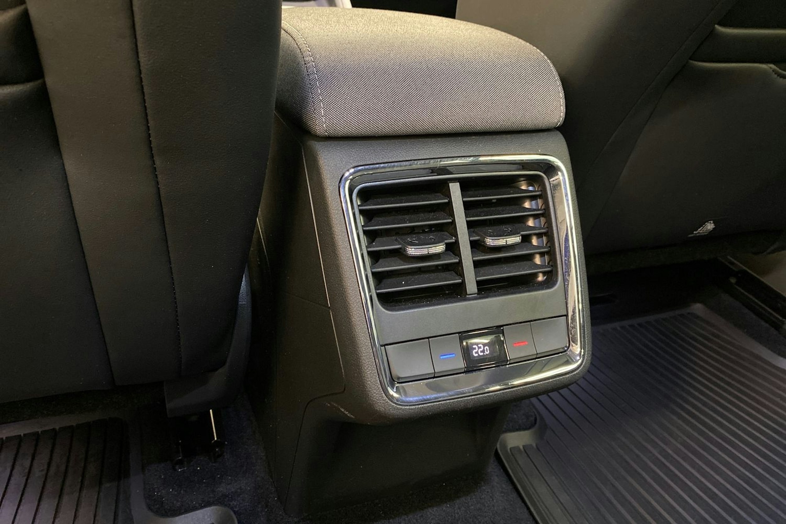 sininen Skoda Enyaq 2023 kuva 30.