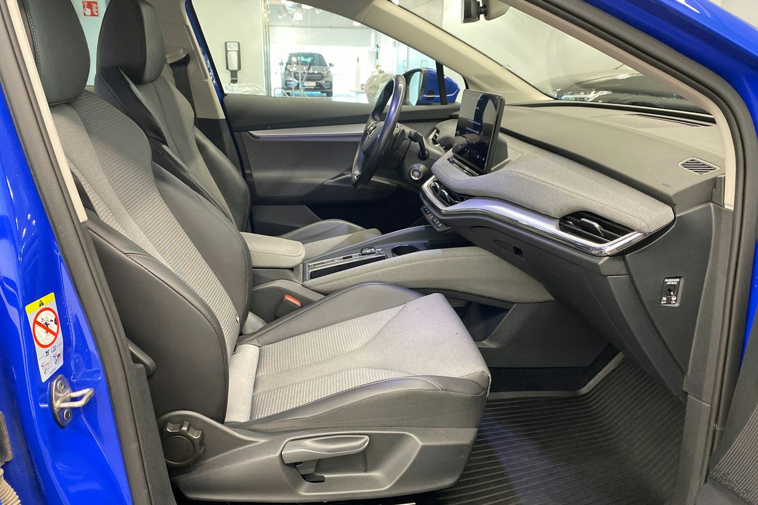 sininen Skoda Enyaq 2023 kuva 35.