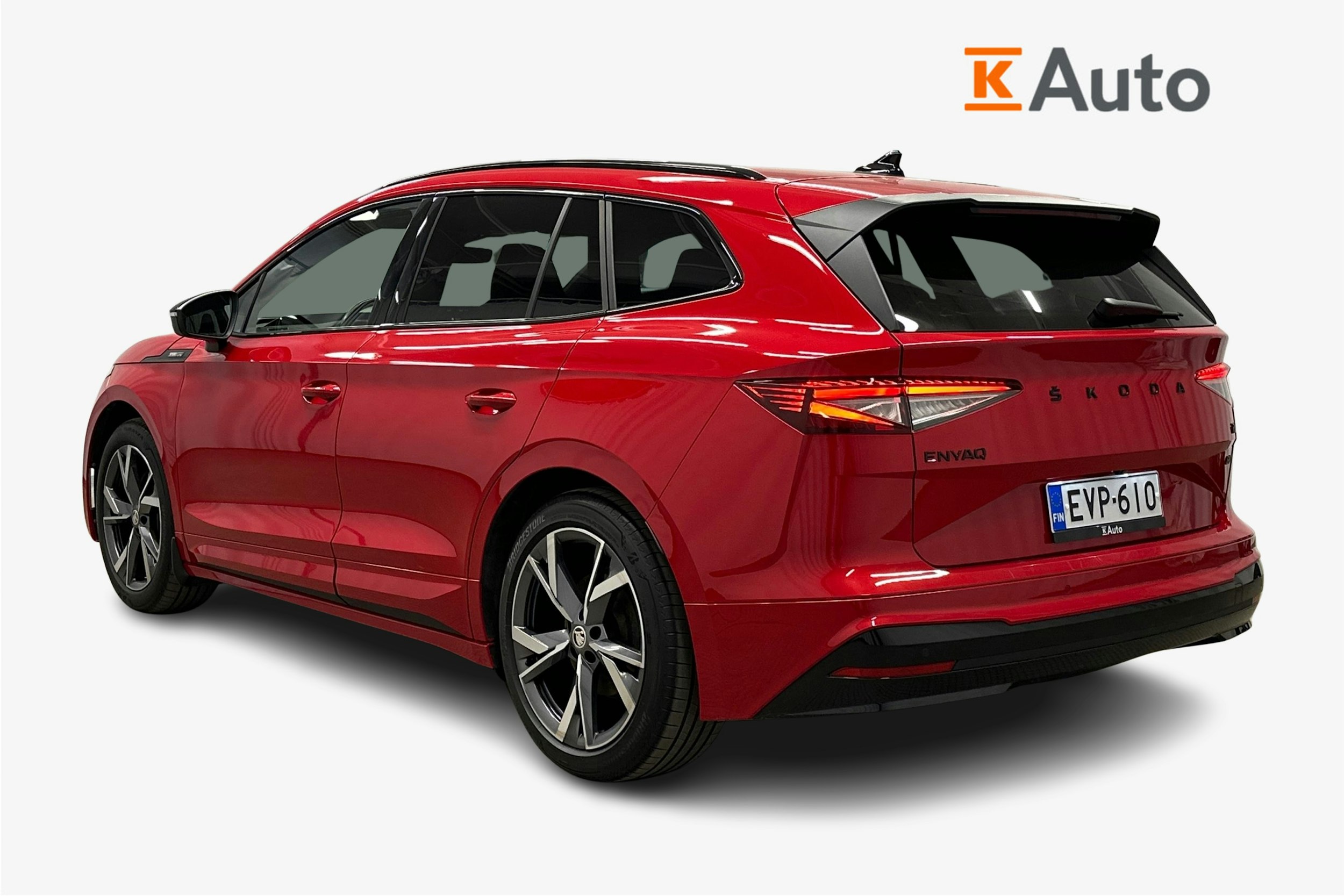 punainen Skoda Enyaq 2023 kuva 2.