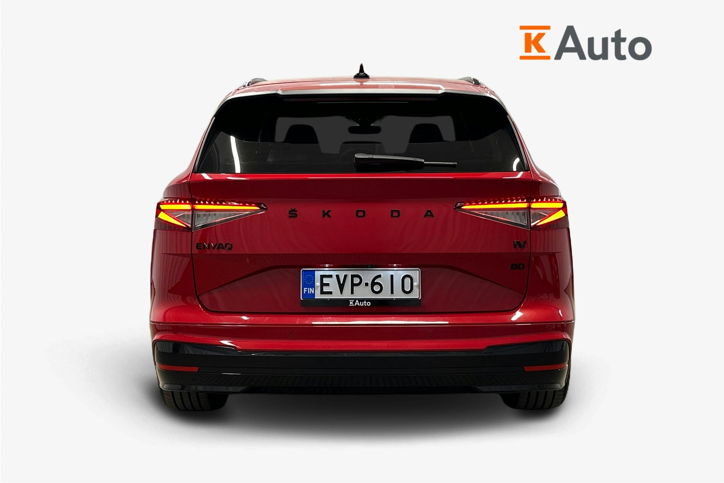 punainen Skoda Enyaq 2023 kuva 3.